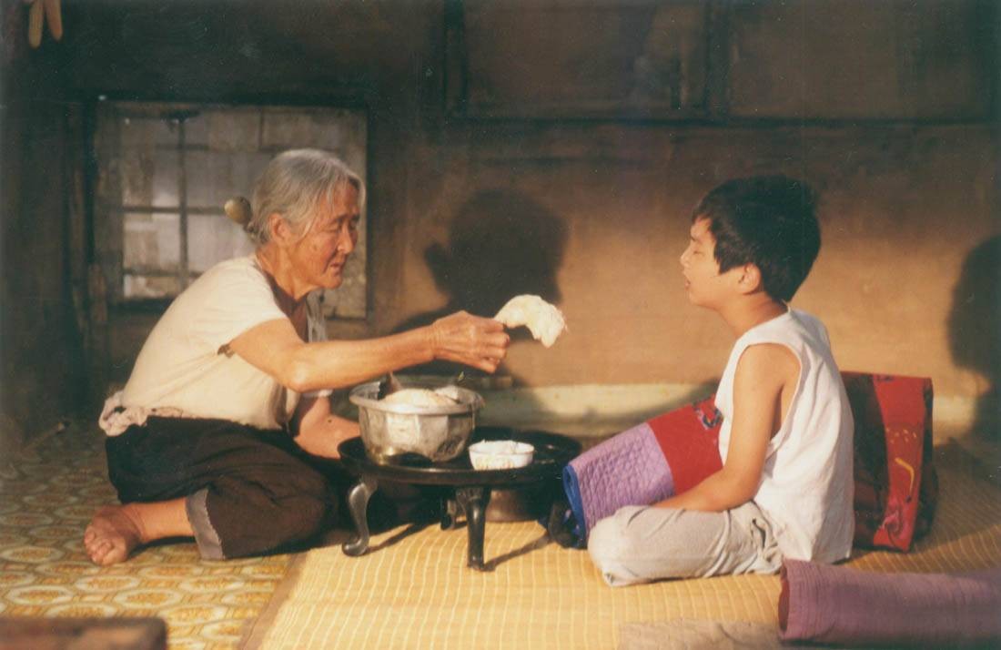 할머니가 생각나는 영화 '집으로'