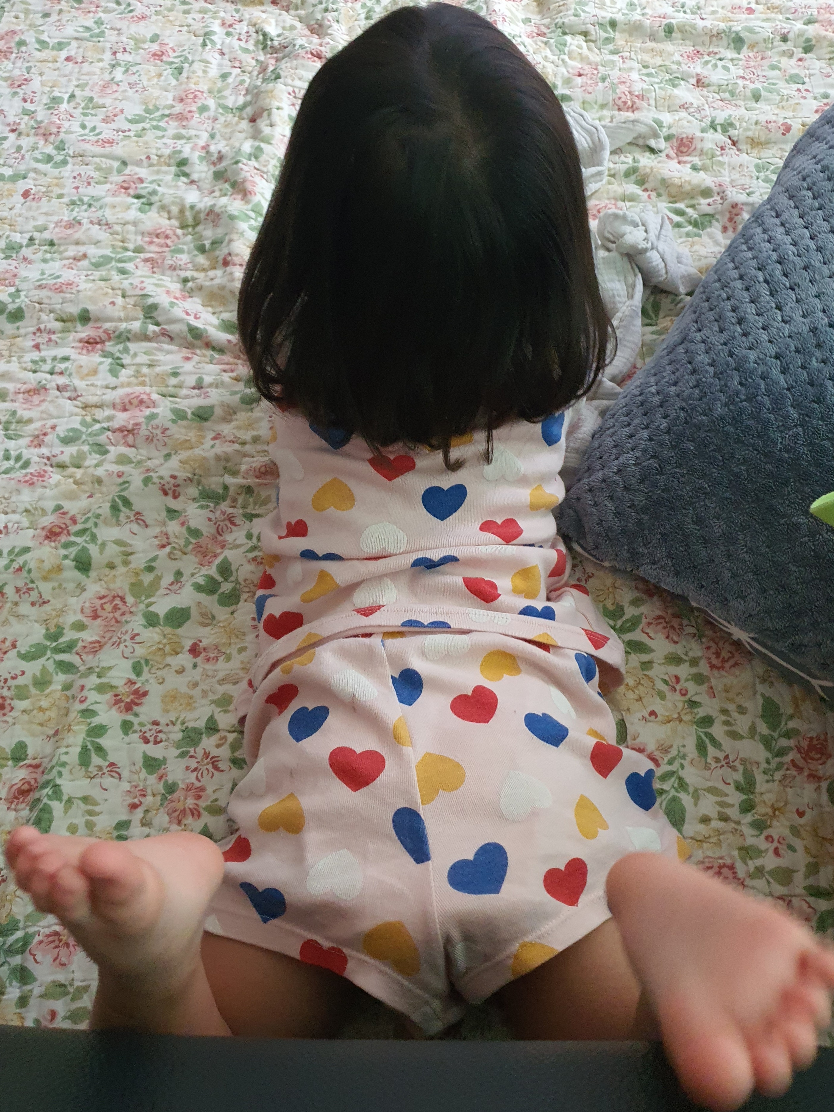 조카의-귀여운-뒷모습입니다.