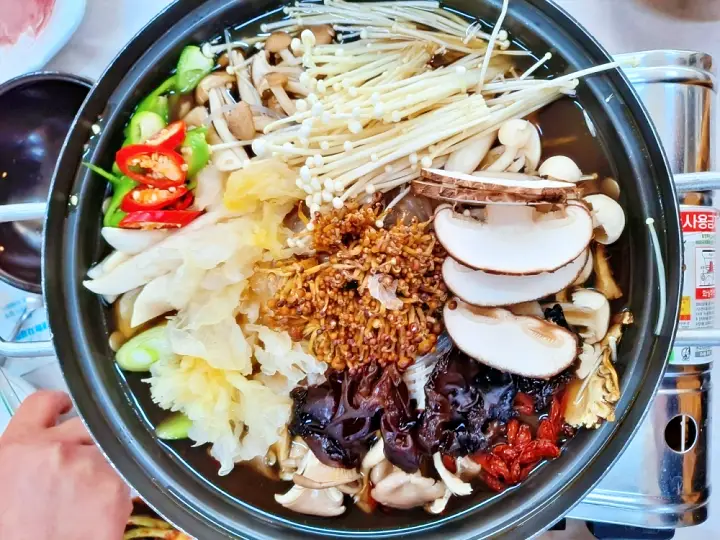 제209회 놀라운토요일 놀토 정소민 황민현 이재욱 불고기 버섯 전골 맛집 단양 구경시장 맛있는 핫플 소개
