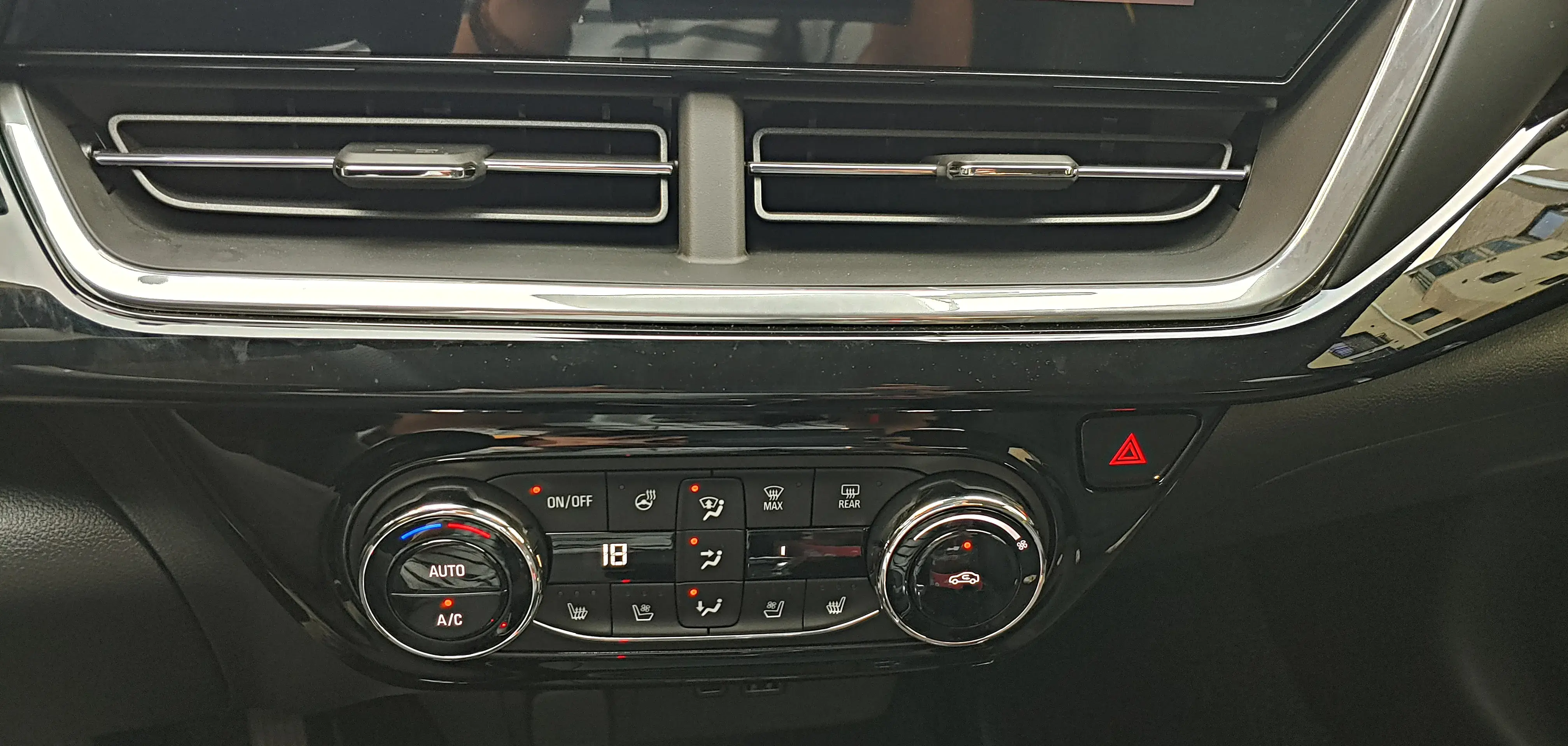 쉐보레 트랙스 크로스오버 내부 및 인테리어