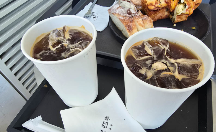 칠암사계 소금빵 아이스아메리카노