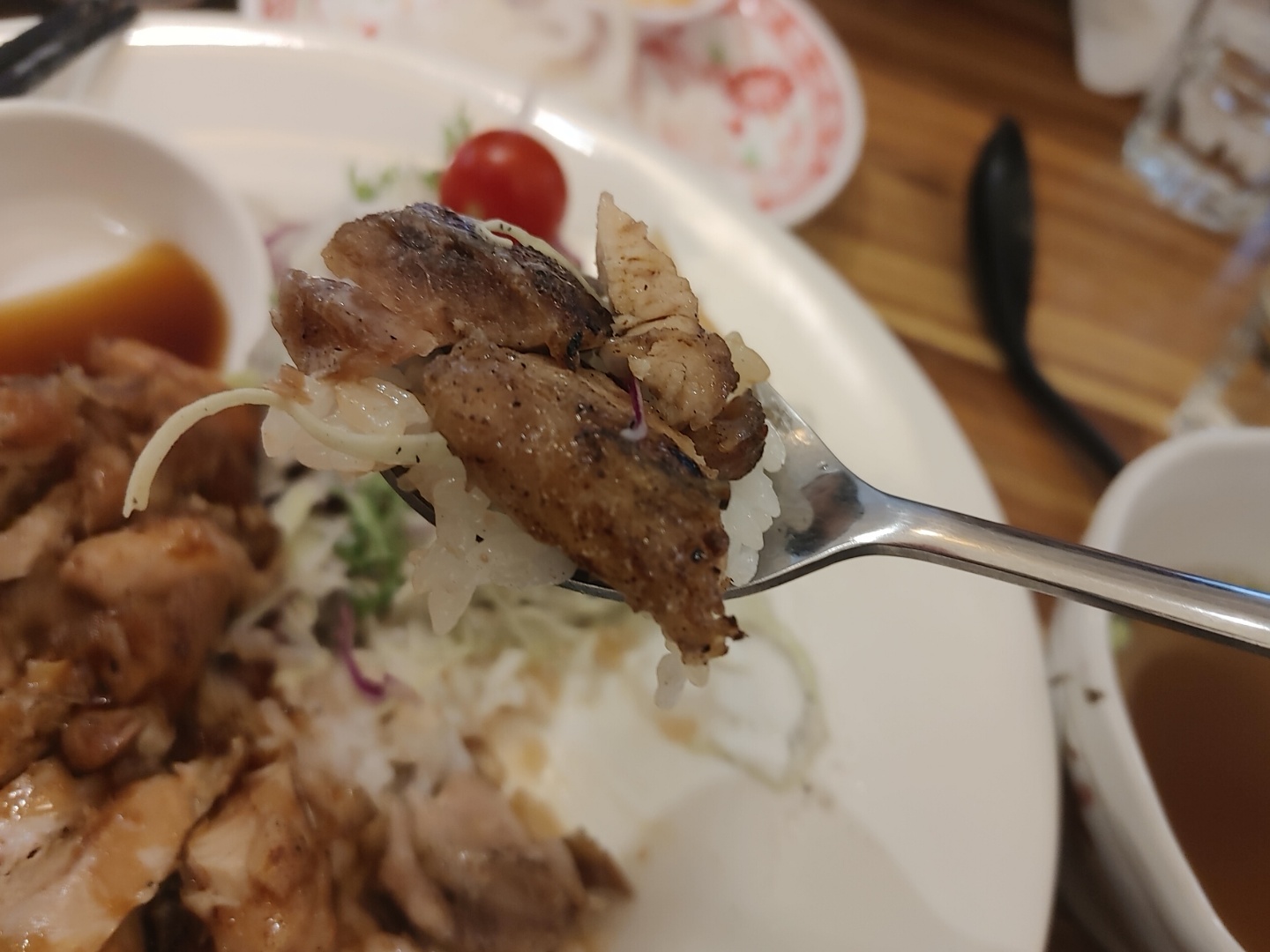 강남구청 맛집 점심식사 추천, 사이공 핫팟 그릴 닭고기 덮밥