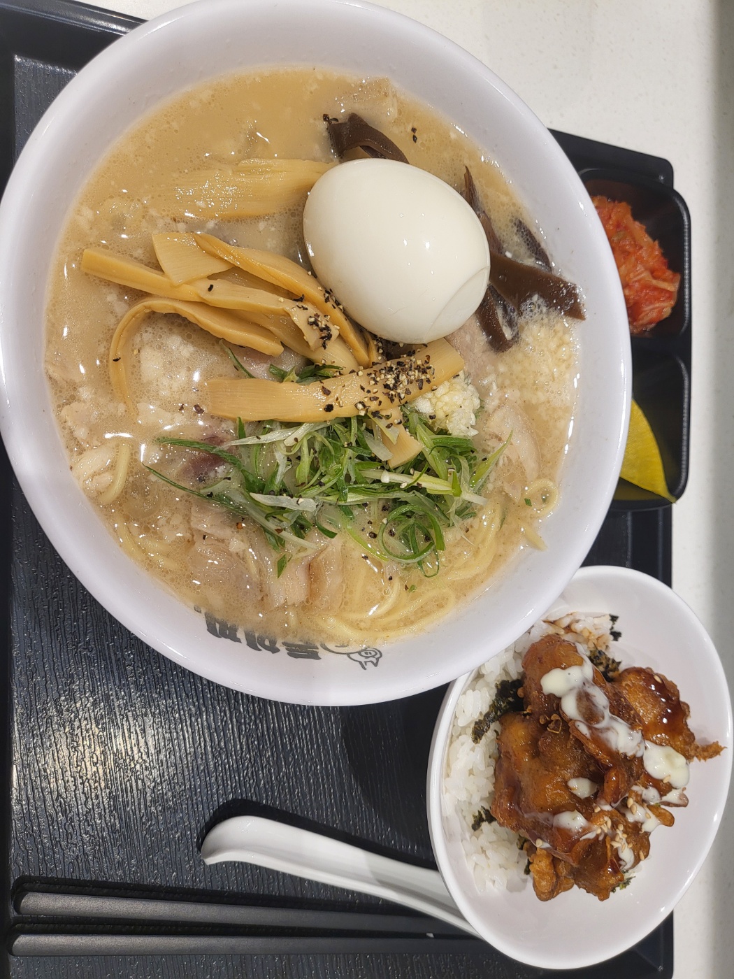 돈코츠라멘