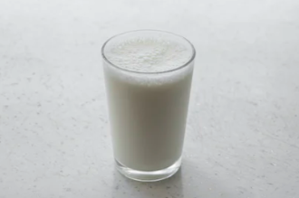 우유 (출처: Unsplash 의 engin akyurt)