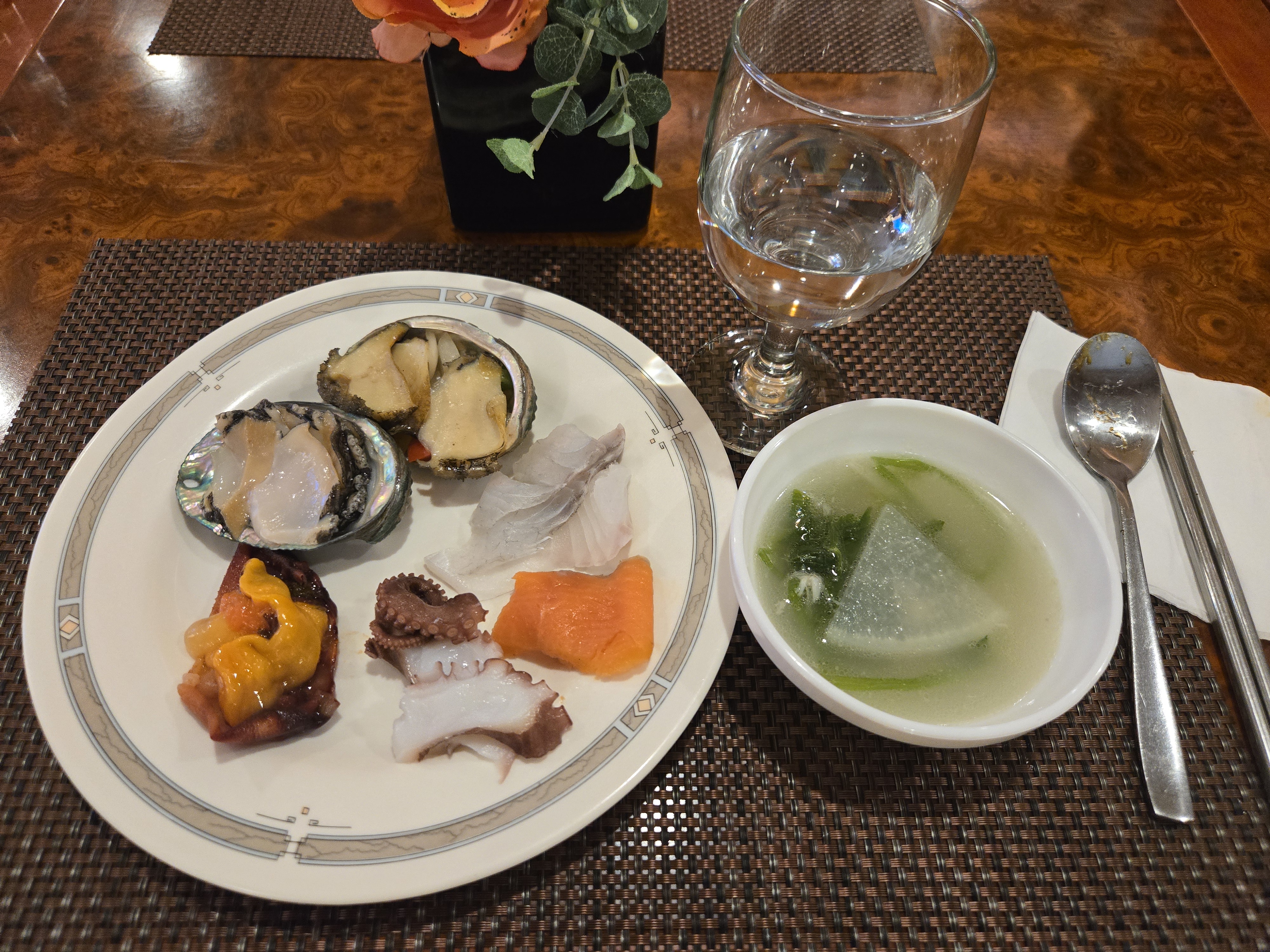 퀄 좋은 회와 민어탕