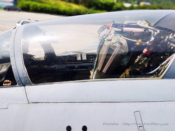 전투기 조종사 의자