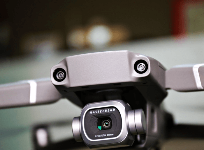 카메라가 자체적으로 탑제되어있는 기기입니다.