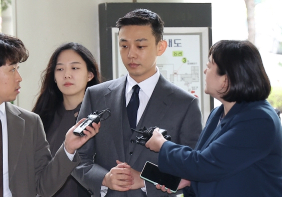 유아인 재판 대질 거부 헤어몬 근황