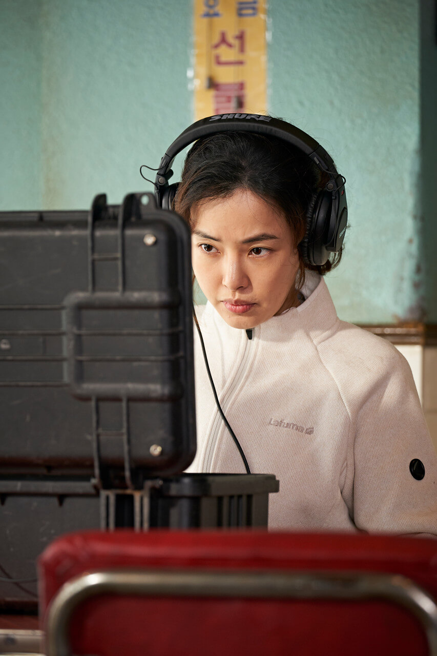 도청하고 있는 장연수 형사
