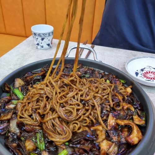 와이앤웍-해물쟁반짜장-사진