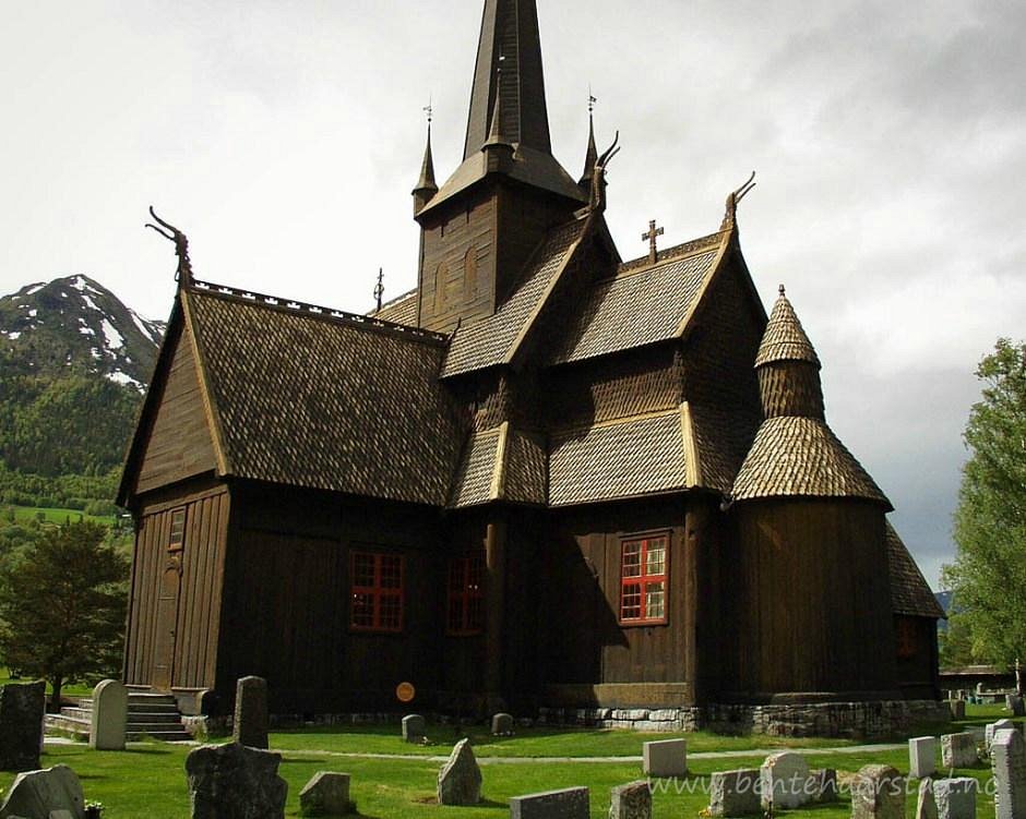 롬 (Lom) - 목조 교회