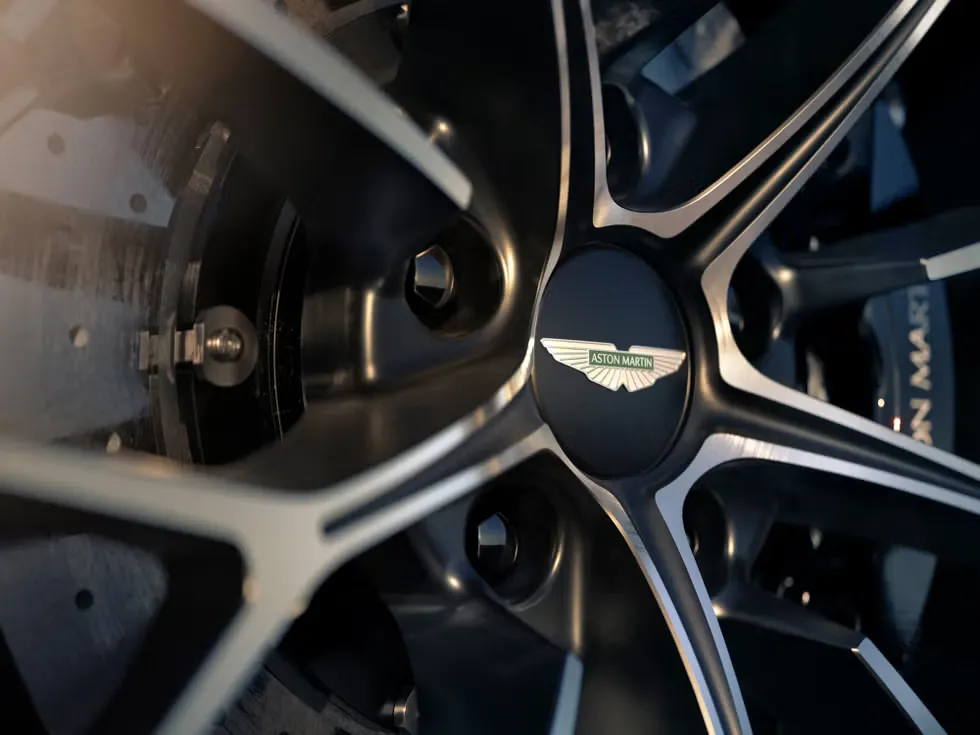 애스턴마틴 밴티지 로드스터 이미지