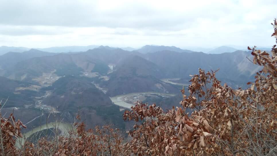 100대 명산 등산하기 스물세번째 동강 백운산 등산하면서 굽이굽이 흐르는 동강과 주변 산들이 연출해 내는 절경