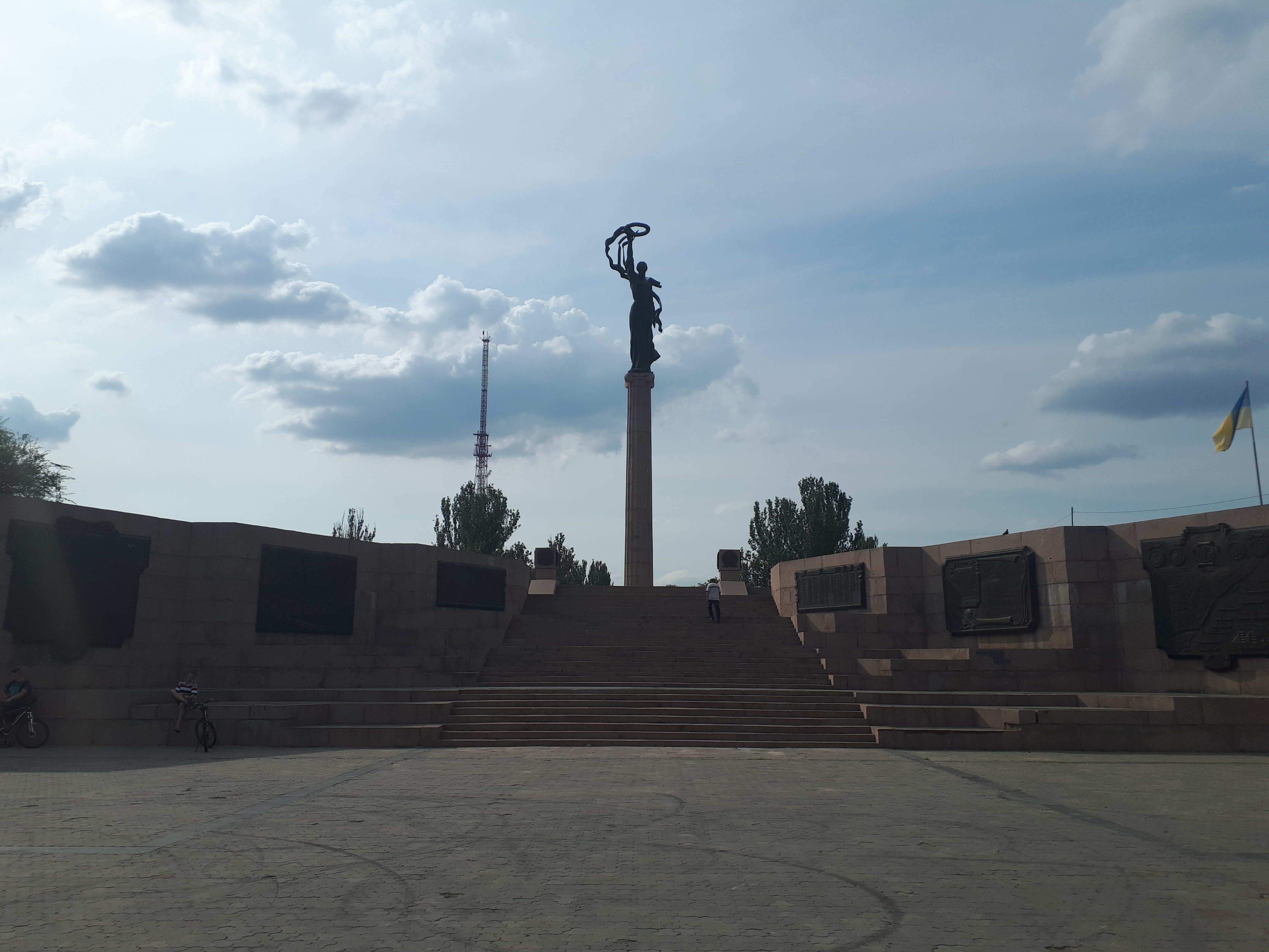 우크라이나 헤르손 영원의 불 기념비 광장