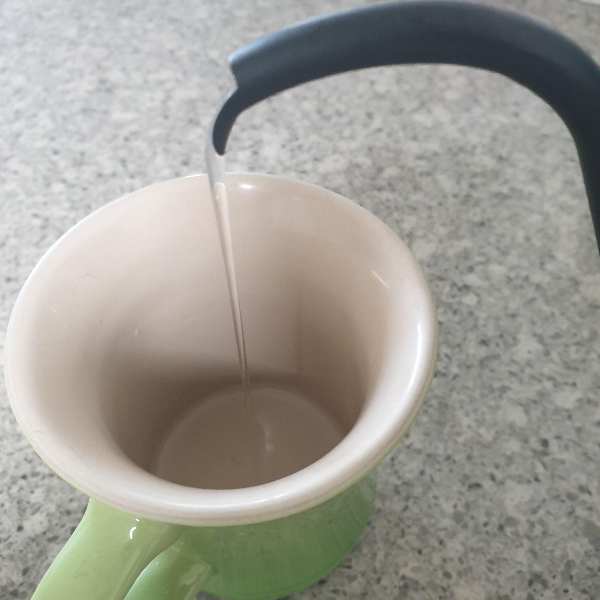 핸드 드립과 푸어 오버 물 붓는 방법_가는 물줄기