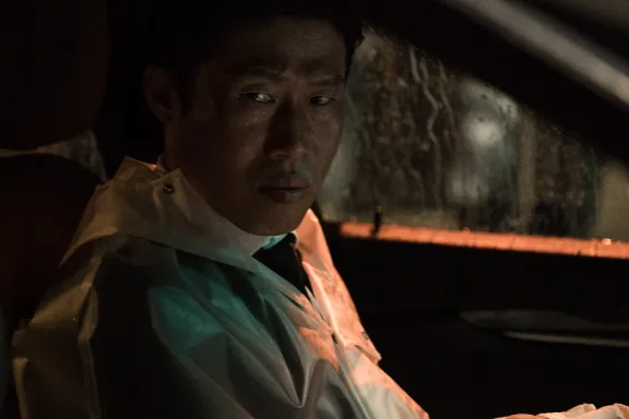 수상한 최형욱(유해진)