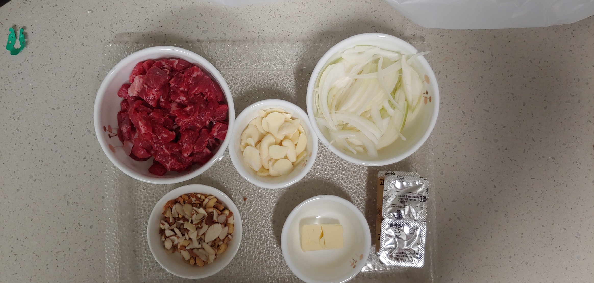 소고기를 요리에비해 너무 비싼걸 샀습니다.. 무려 채끝등심.