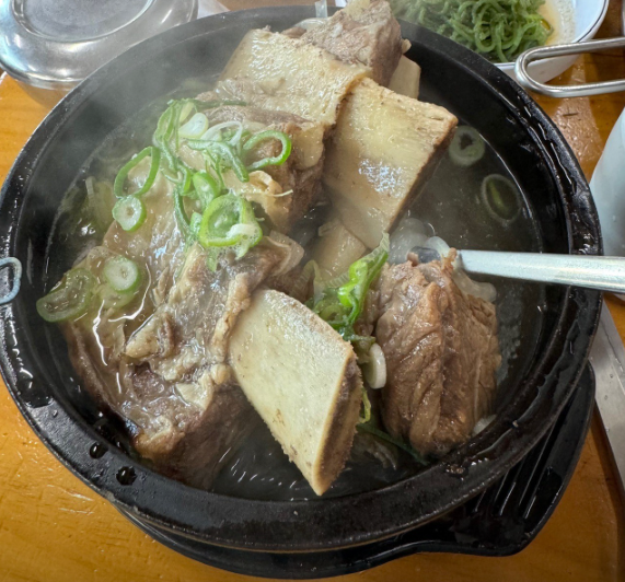 생생정보 가수 김수찬의 단골 밥집 돼지왕갈비 맛집 부천 24시 경희궁 정보