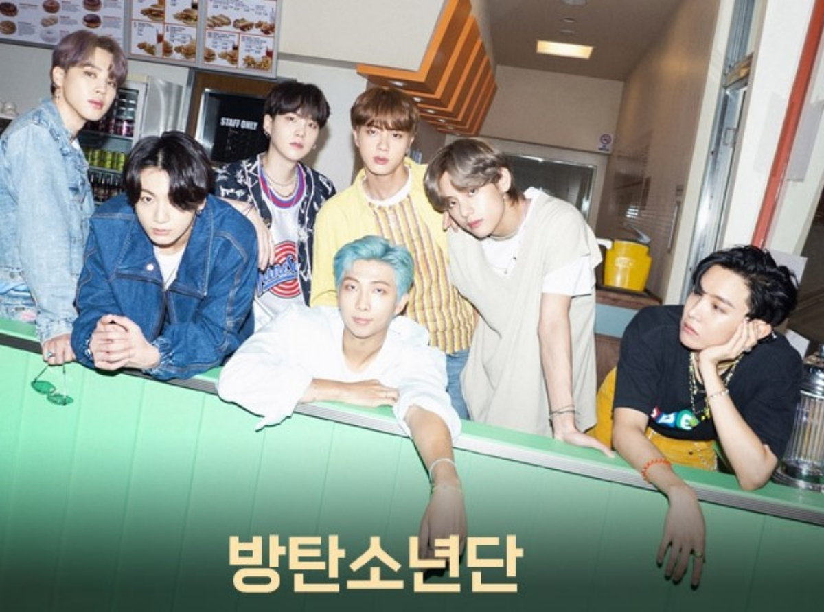 방탄소년단-전원-멤버-초록-분위기-포스터