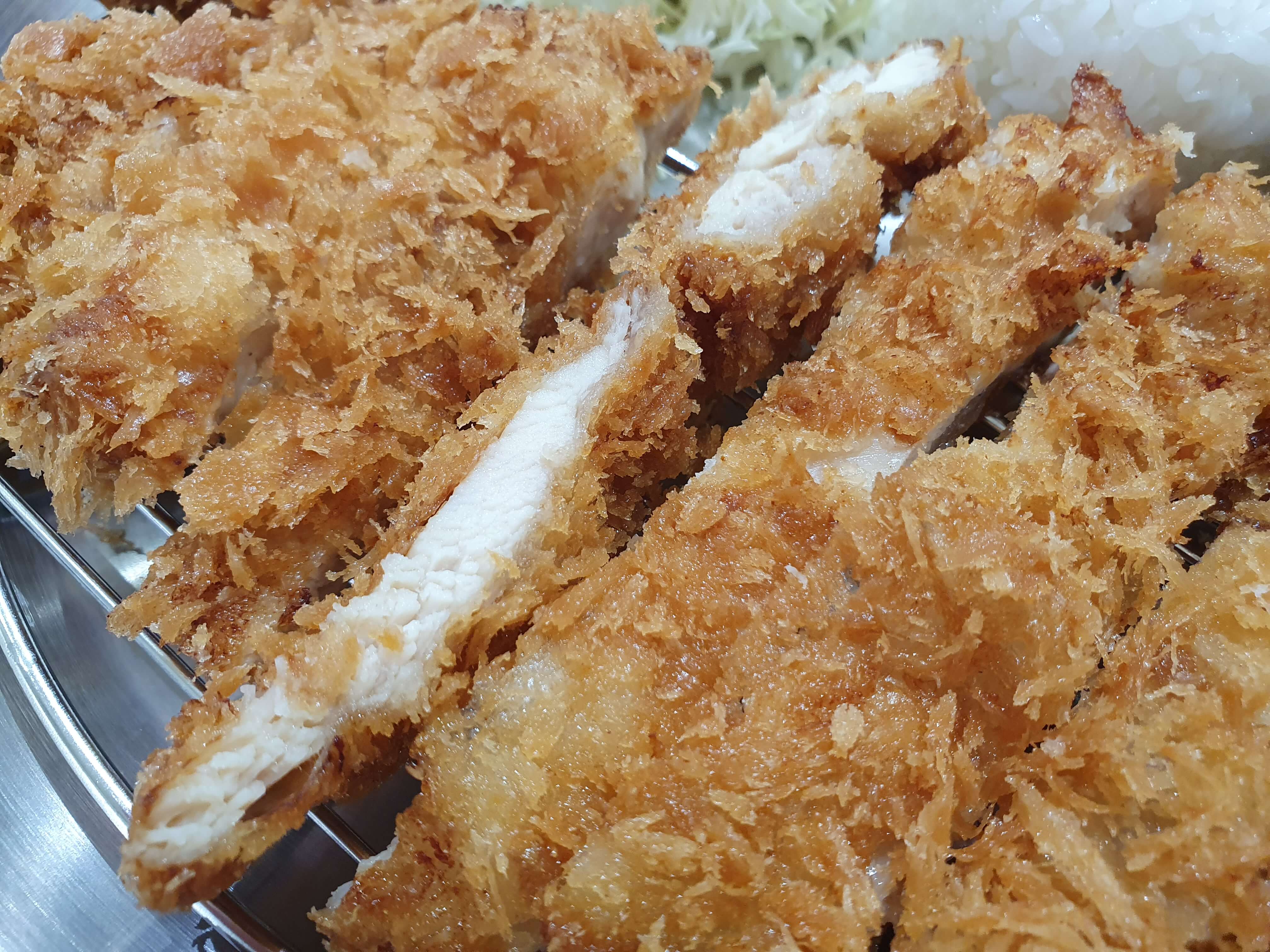 두껍지 않은 치킨카츠