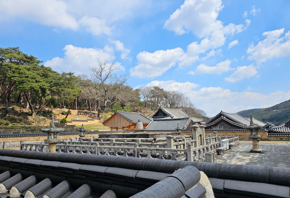 통도사, 금강계단, 대웅전