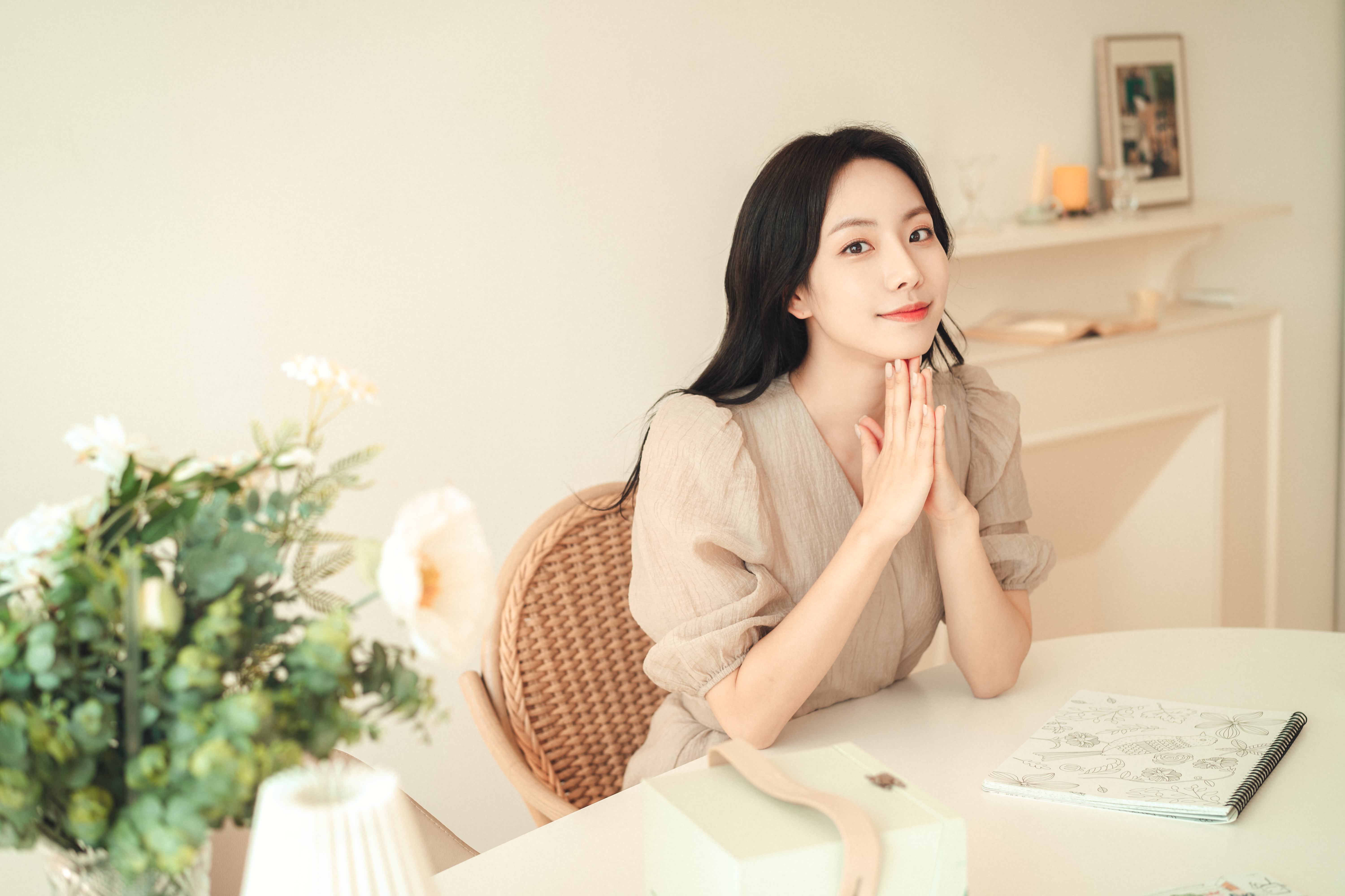 소니 A7C로 촬영한 카페 감성 인물 사진