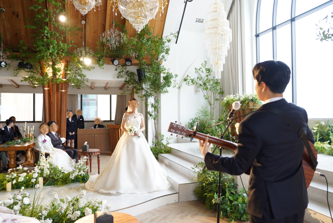 성혼선언문 카드 낭독 및 축가 장면