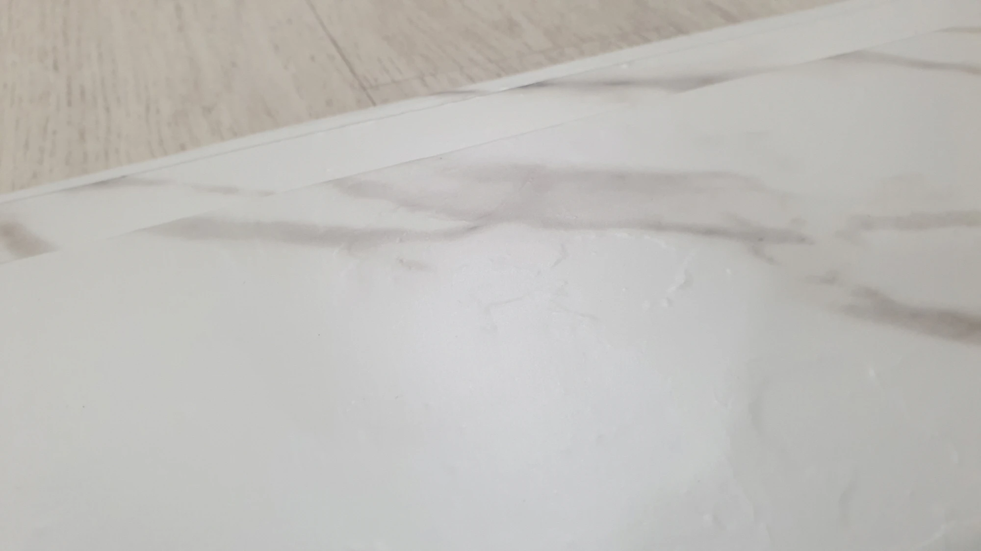 문지방 시트지 붙인 모습