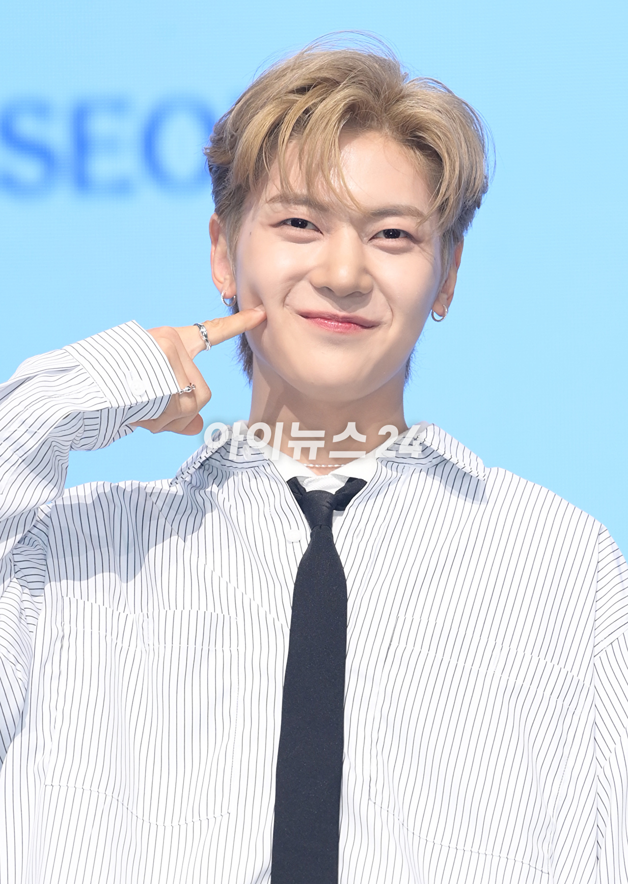 그룹 제로베이스원 석매튜가 10일 오후 서울 광진구 광장동 예스24라이브홀에서 열린 제로베이스원(ZEROBASEONE) 데뷔 쇼케이스에 참석하고 있다. [사진=정소희 기자]