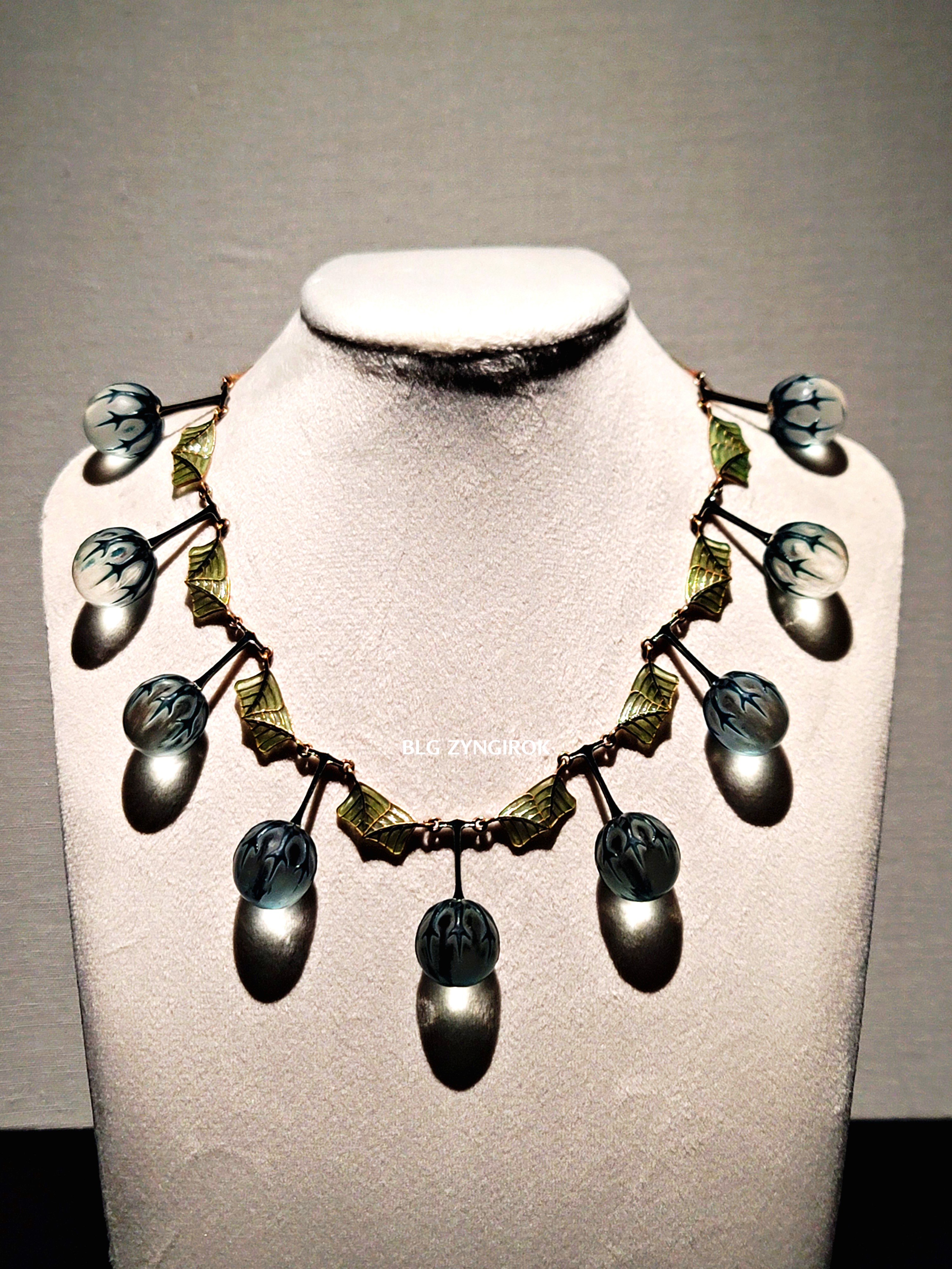 롯데타워 - 롯데뮤지엄 고혹의 보석 매혹의 시간 - 벨 에포크 전시품 모습이다.