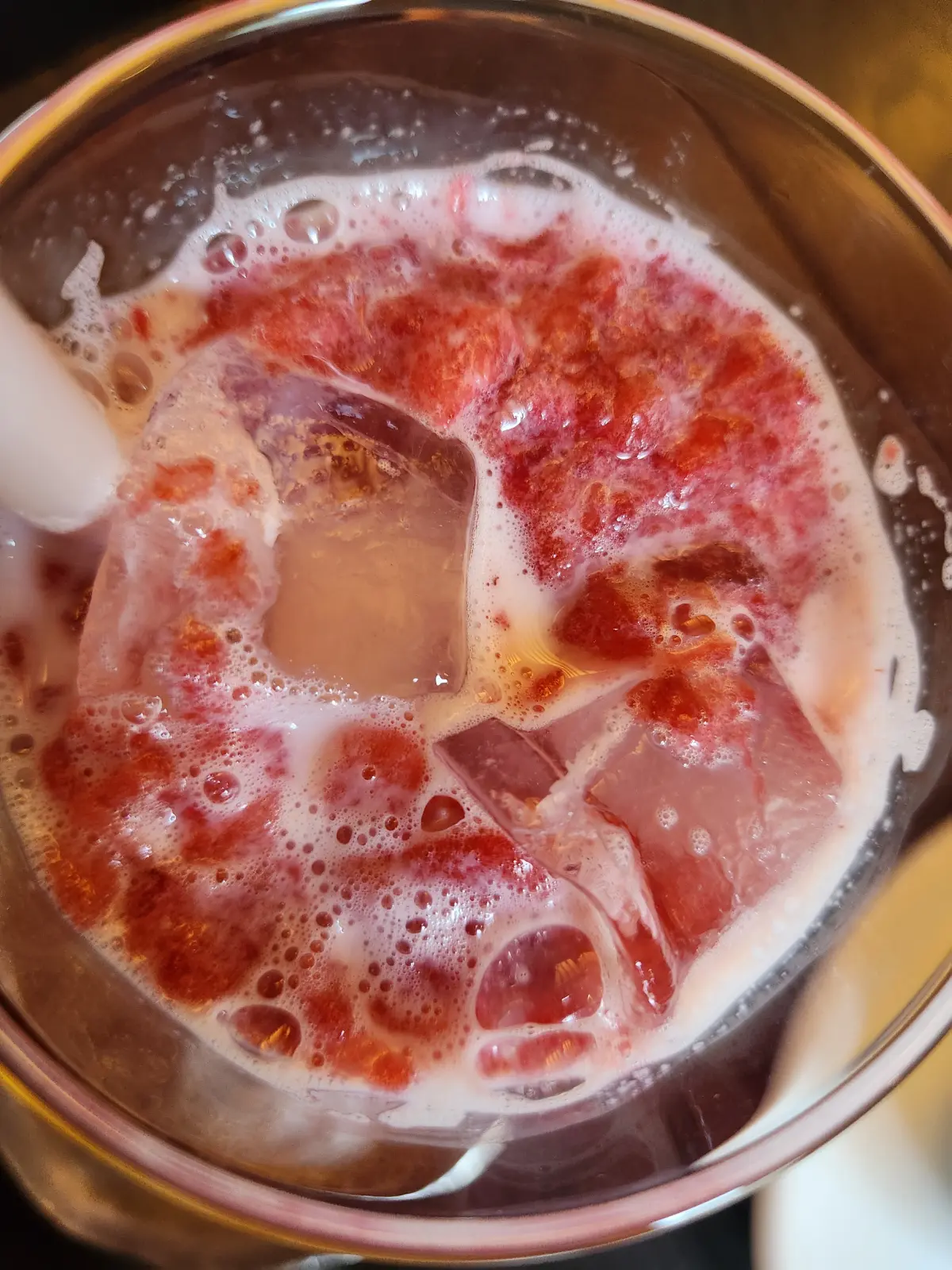 종로-서촌-분위기-좋은-카페-타이드워터-딸기-가득-담긴-라떼