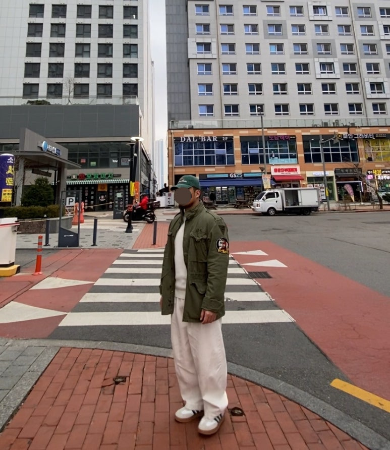 데일리룩('25.12.27.)브이투 스톤워싱 빈티지 볼캡, 폴로랄프로렌 야상자켓 빈티지 야상 M-65, 유니클로 모크넥니트, 무신사스탠다드 벌룬팬츠, 아디다스 그라다스 FW7208