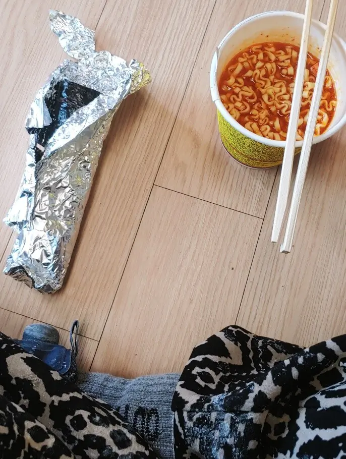 회사 구내식당 밥 김밥 컵라면