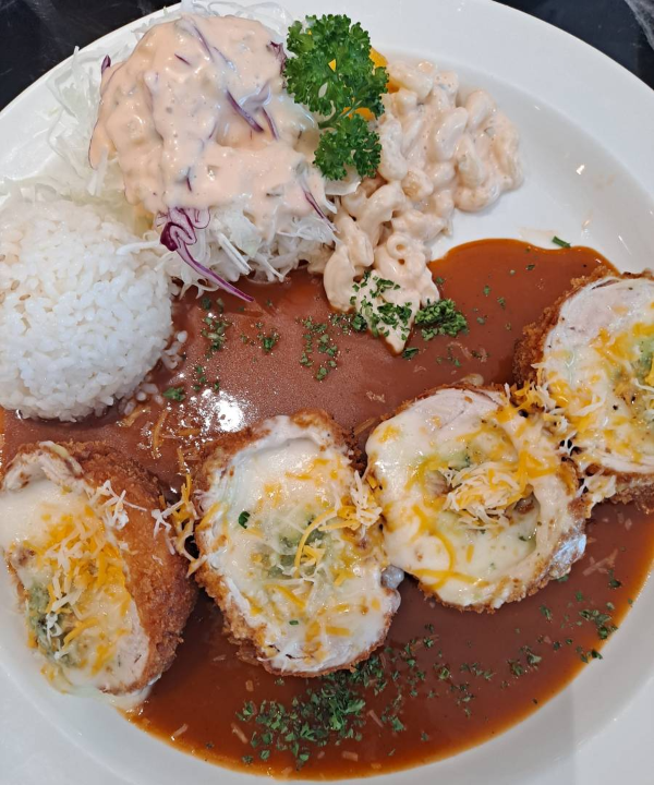 과카몰리 치즈돈까수 항공샷