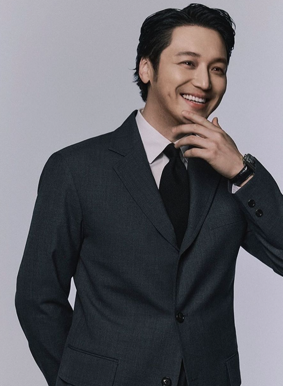 변요한 배우 프로필 드라마 영화 작품활동 열애 결혼 반려견 사진