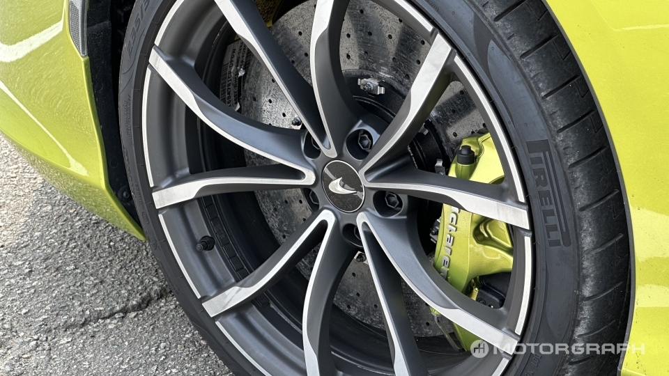 슈퍼카의 똑똑한 생존법 맥라렌 아투라