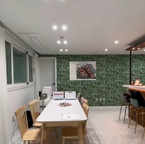 각 층마다 있는 주방, 1층 주방