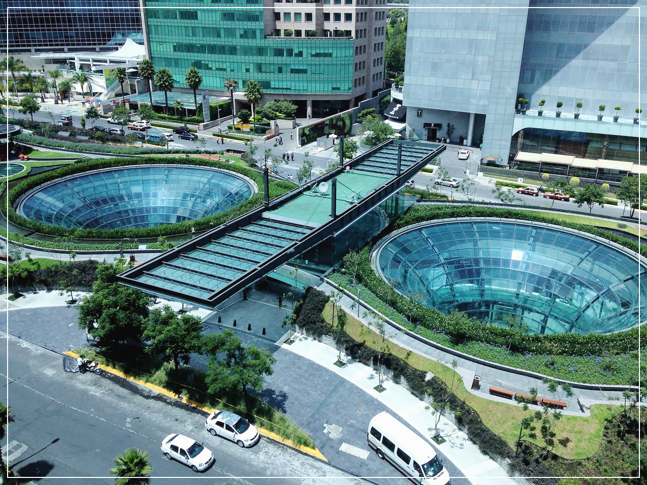 멕시코시티의 현대적인 디자인의 아름다운 건축물