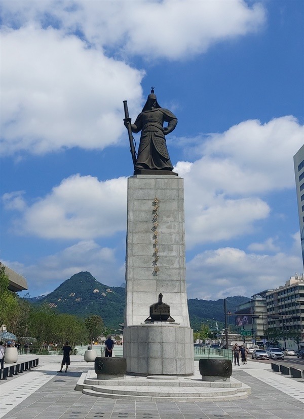 이순신 동상