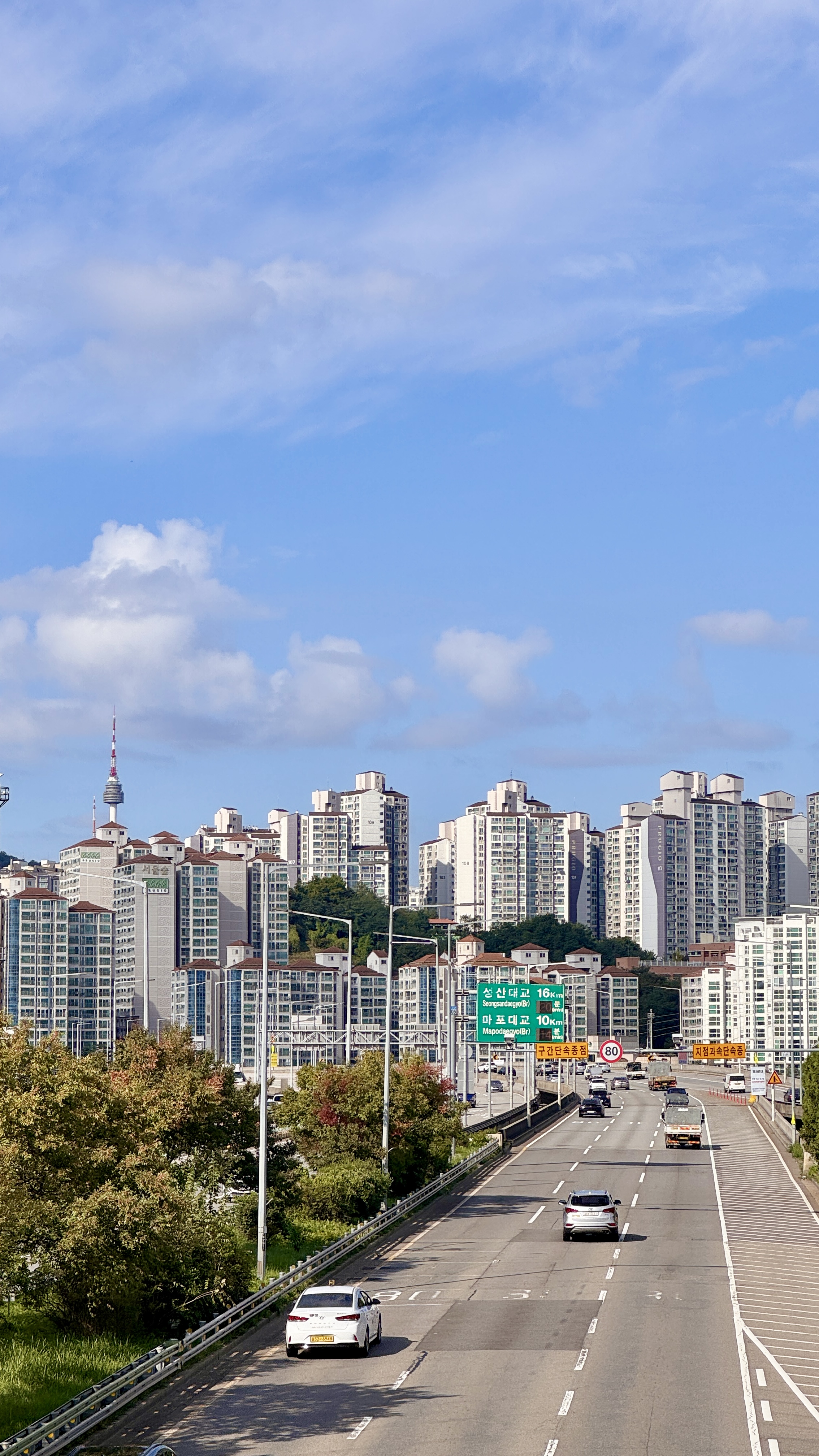 서울타워와 강변북로