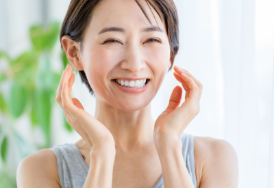 웃는 중년 여성