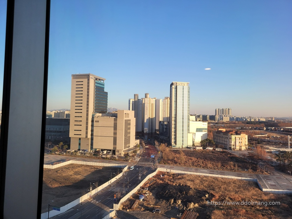 객실에서 바라본 시티뷰