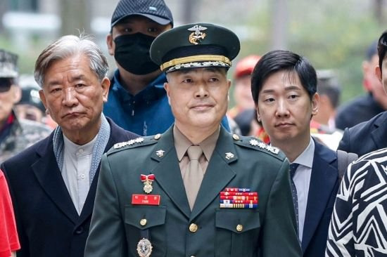 해병대원 순직 사고 초동조사와 관련해 항명 등 혐의로 재판에 넘겨져 1심에서 무죄를 선고받은 박정훈 전 해병대 수사단장이 18일 서울 서초구 서울고등법원에서 열린 항소심 공판준비기일에 출석하고 있다. 2025.4.18. 강진형 기자