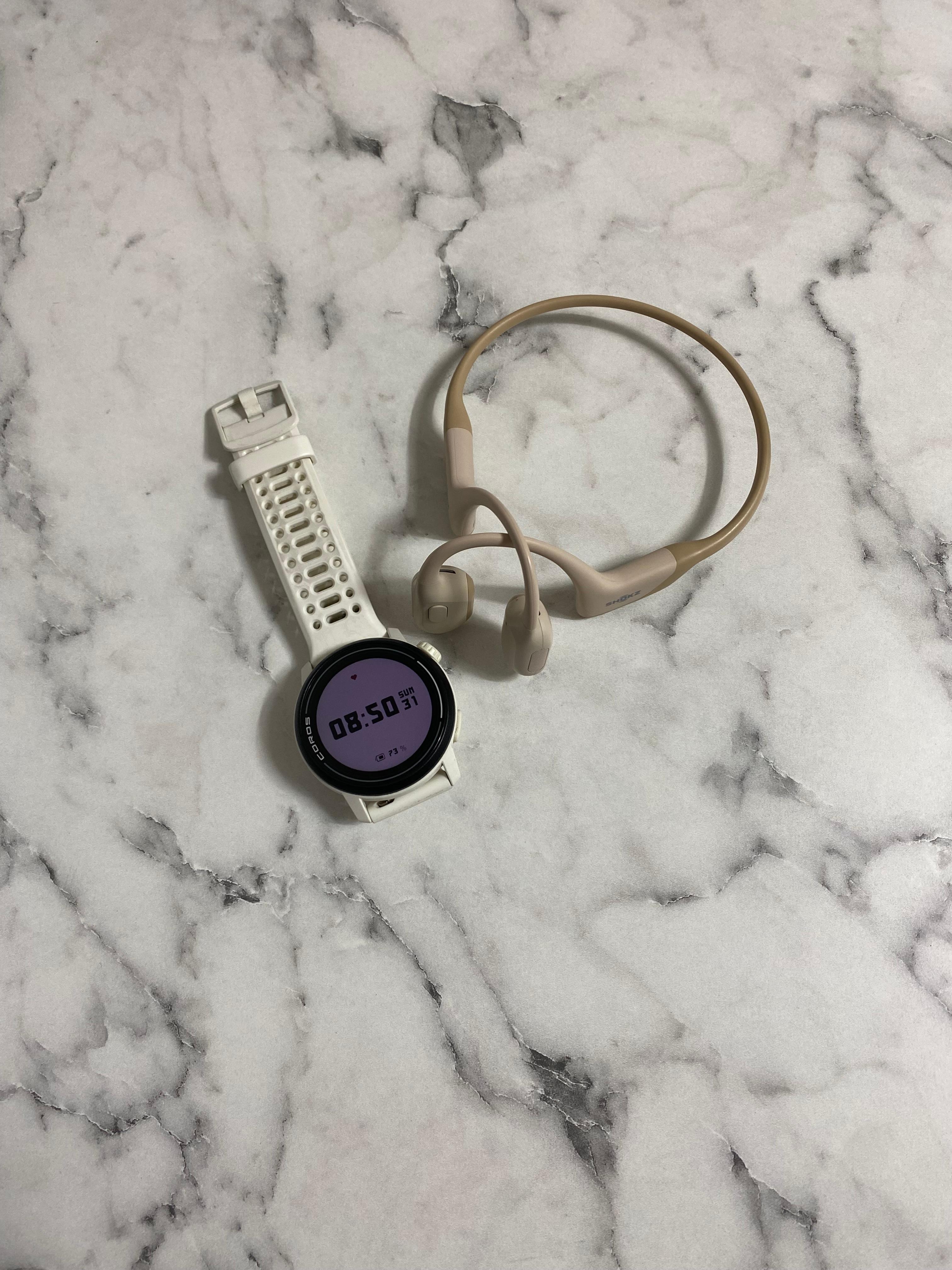 스마트 워치와 골전도 이어폰