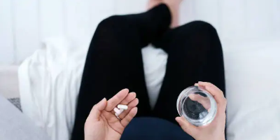 영양제 먹기 이미지