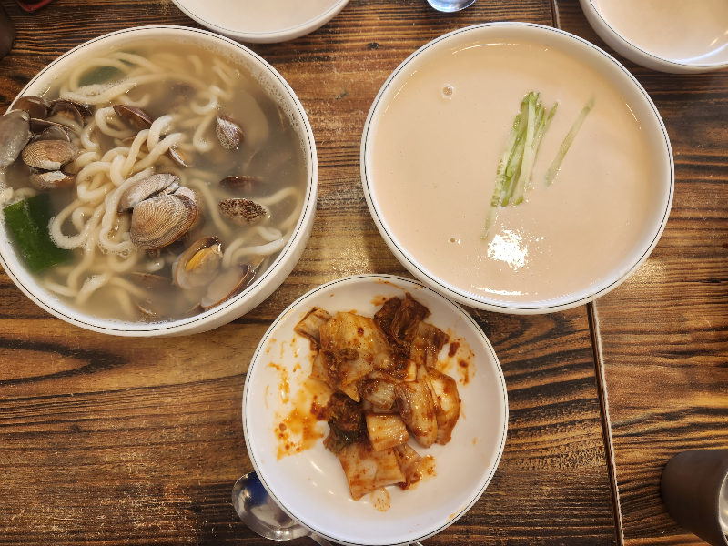 생각보다 맛있는집 바지락칼국수 콩국수