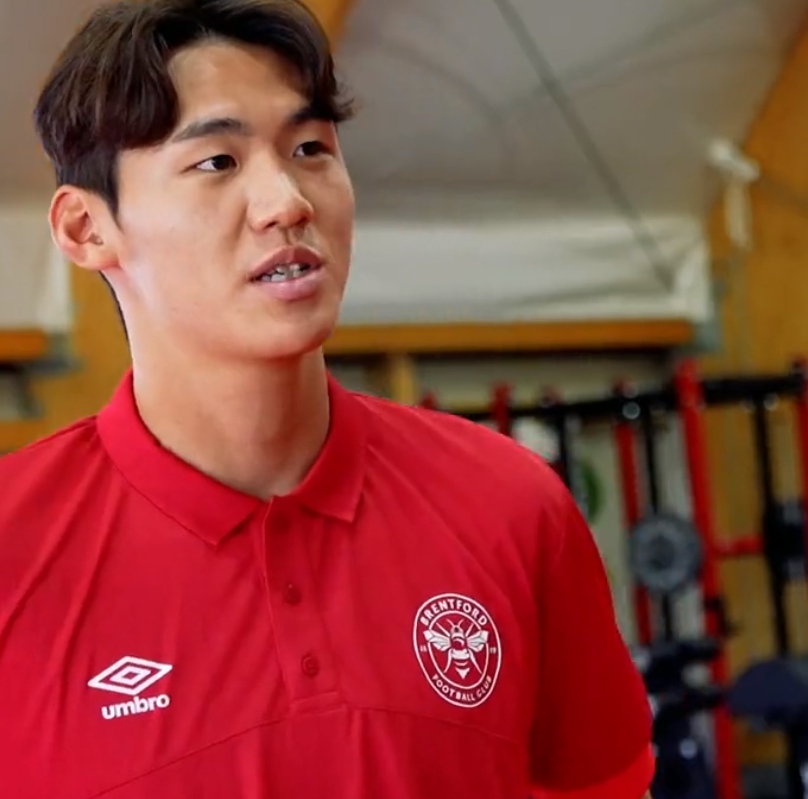 오피셜 김지수 브렌트포드 이적 영입 이적료 연봉 등번호 1군 현지 반응