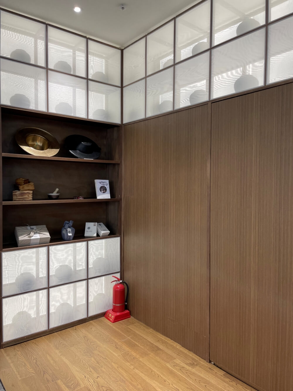 동탄-한국인의-밥상-인테리어-소품-모습