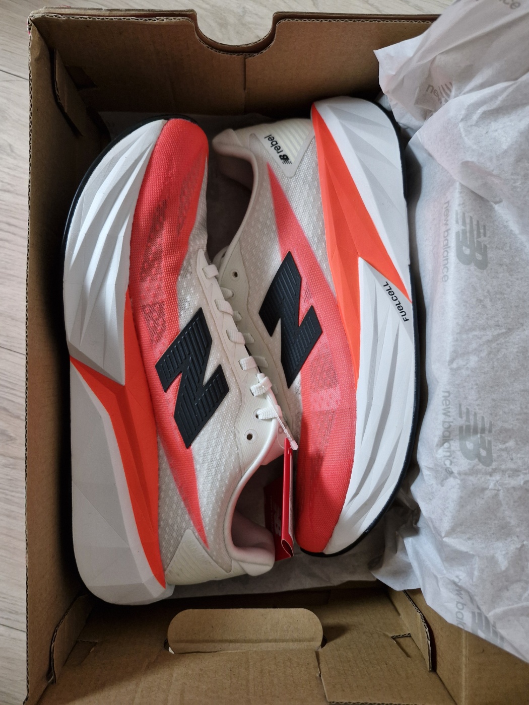 뉴발란스 rebel v5