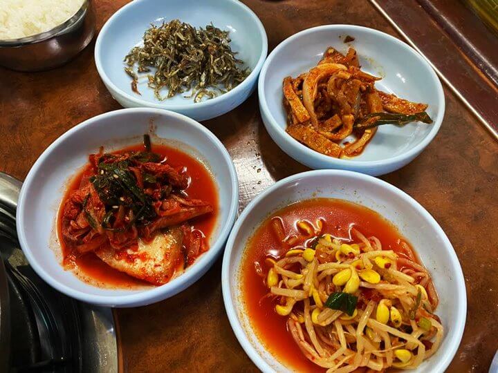 기본반찬-김치-어묵-콩나물-멸치